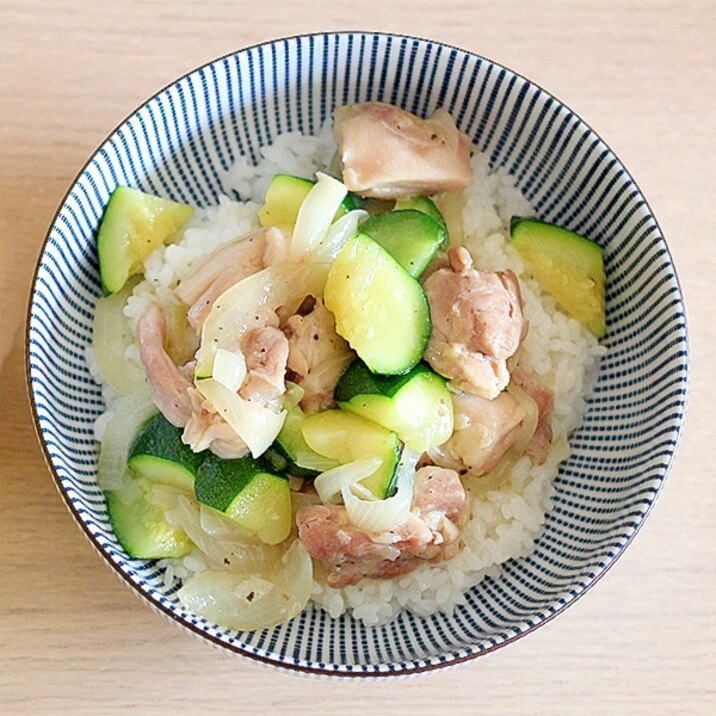 ズッキーニと鶏肉のあんかけ丼♪